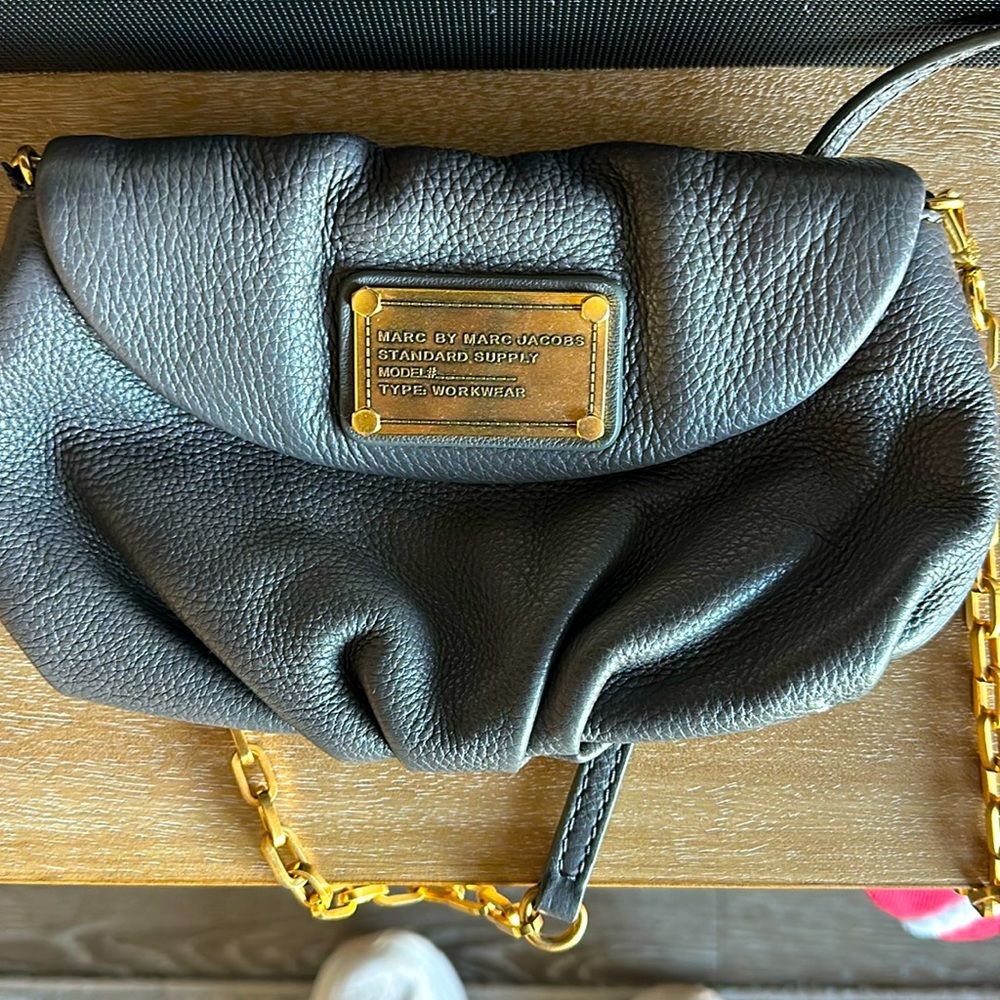 Marc Jacob’s Grey Crossbody with Gold Link Chain
